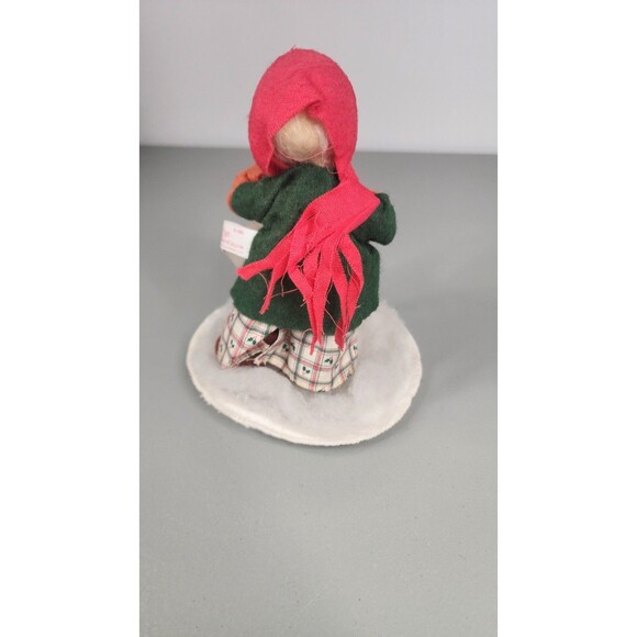 Vintage 1989 Annalee Doll 7” Winking Christmas Caroler w Mittens & Music Card - Picture 4 of 8